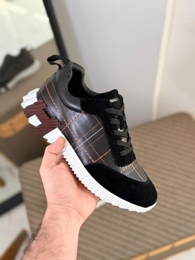 Hermès Bouncing Sneakers in Noir. Main Image