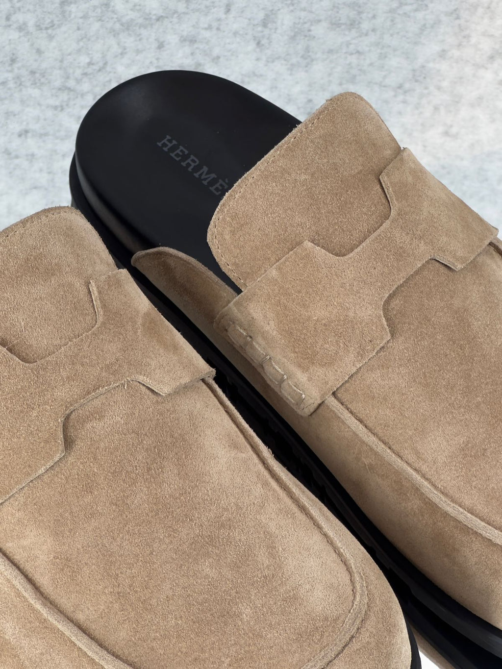 Hermès Go Mule, a suede calfskin mule lightweight rubber sole. sole and tread detail